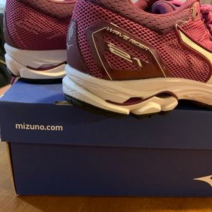 EUC Mizuno Wave Rider 21 Running Shoes